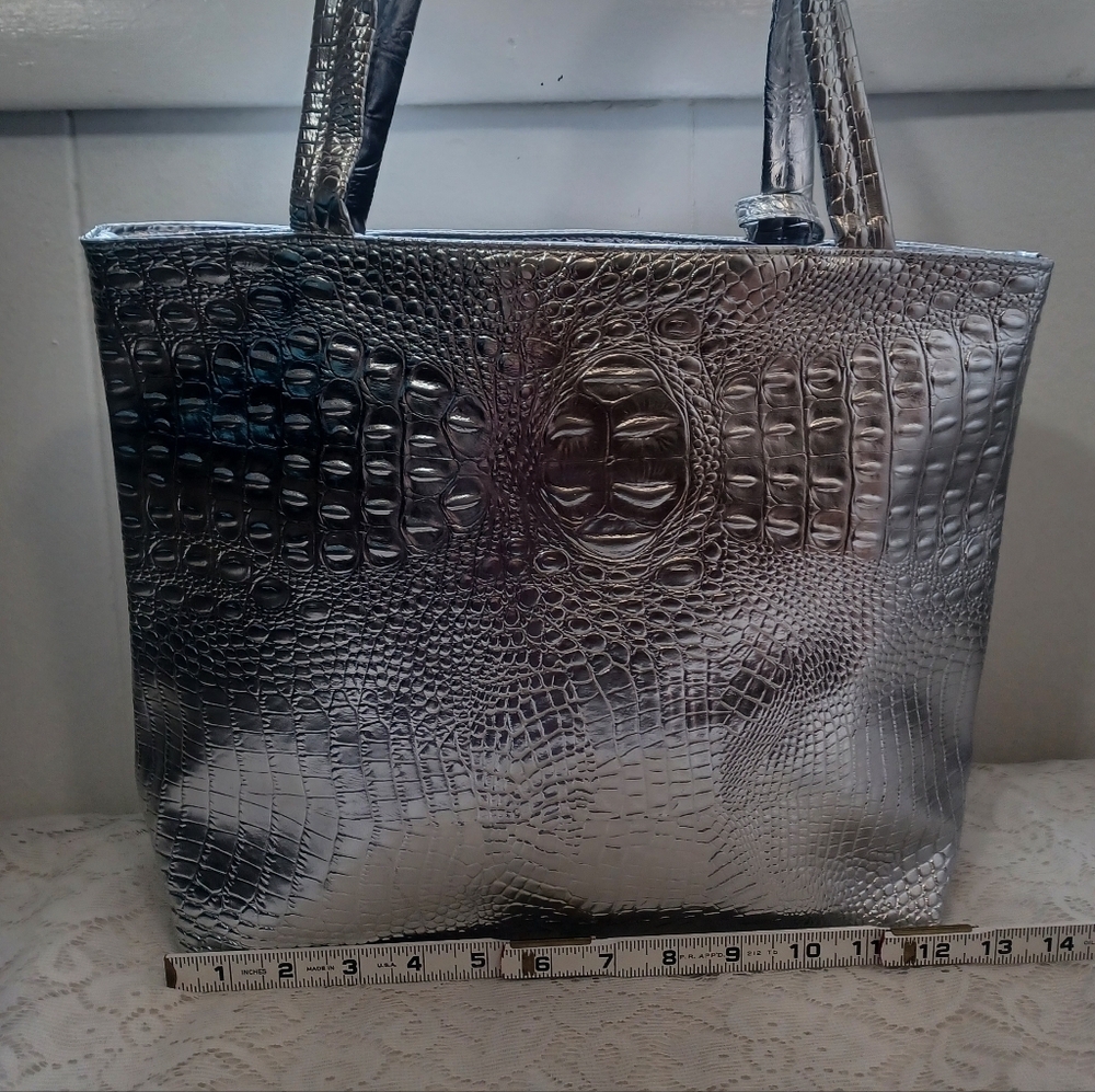 Silver Croc Tote - Picture 4 of 9